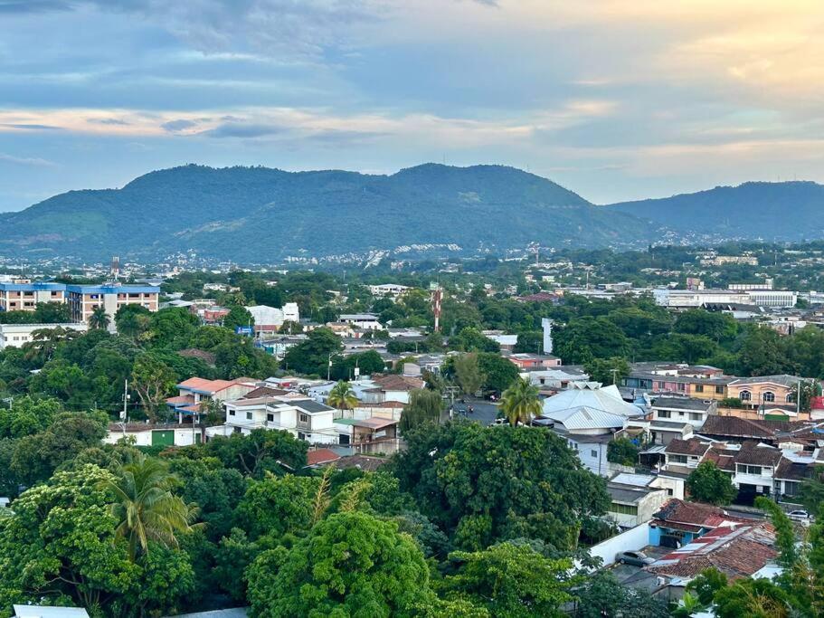 Spectacular Night Views Apartamento San Salvador